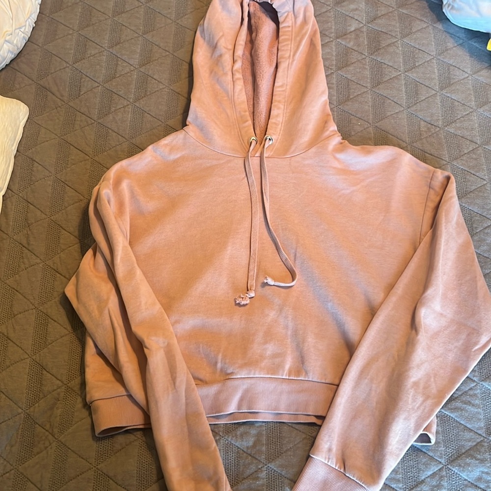 cropped light pink hoodie